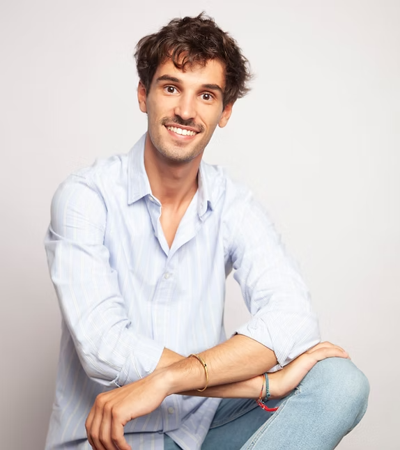 Sergio Gomez casero Sonriendo